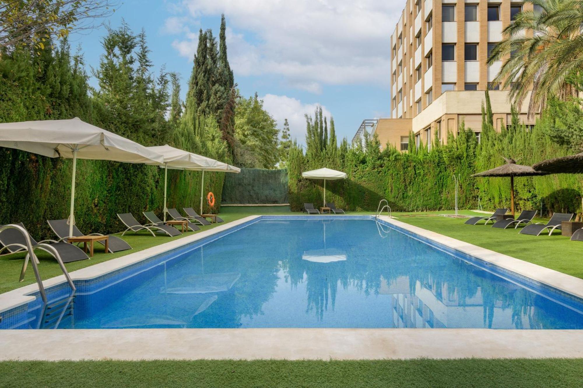 Ac Hotel Sevilla Forum By Marriott מראה חיצוני תמונה